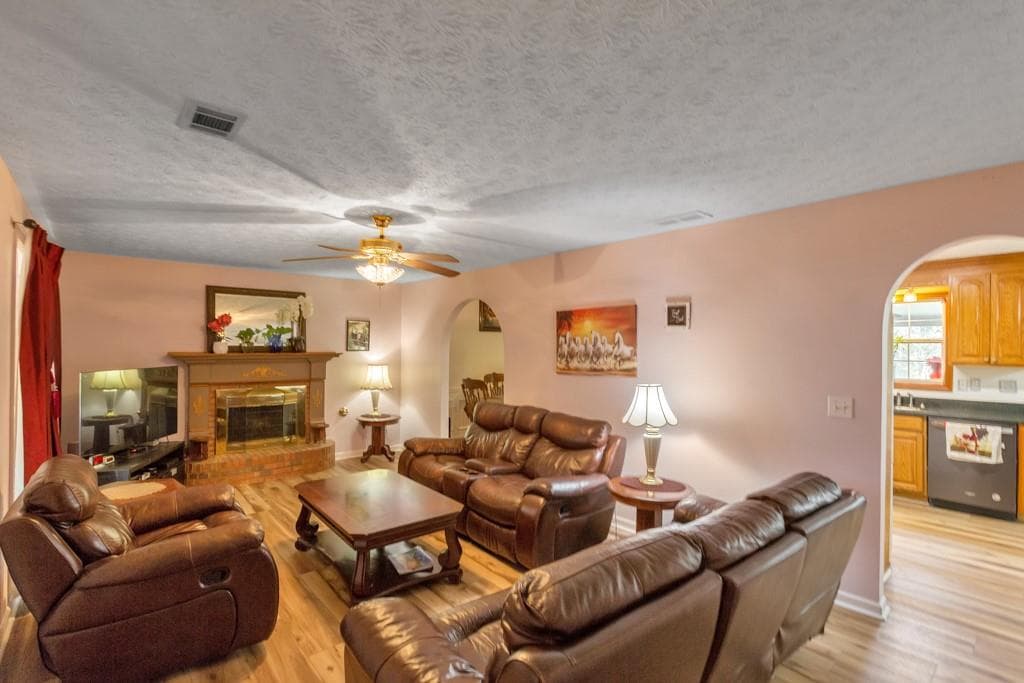 4 bedroom, 3 bathroom, 2,104 sq ft single family residence for sale at 1675 Round Road, Grayson, GA 30017 — photo 3