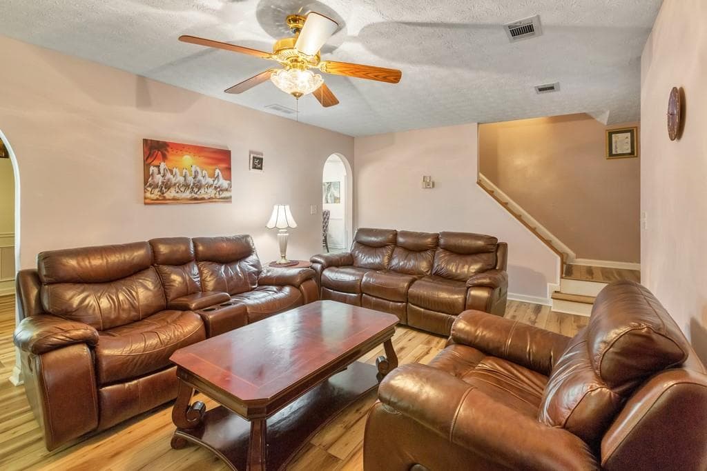 4 bedroom, 3 bathroom, 2,104 sq ft single family residence for sale at 1675 Round Road, Grayson, GA 30017 — photo 5