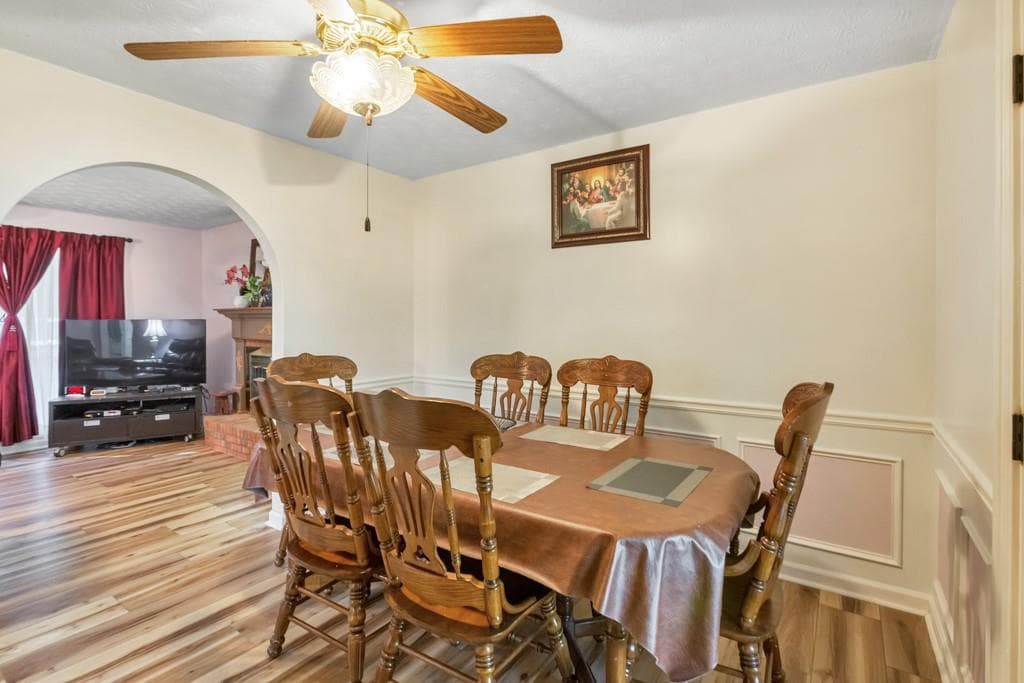 4 bedroom, 3 bathroom, 2,104 sq ft single family residence for sale at 1675 Round Road, Grayson, GA 30017 — photo 6