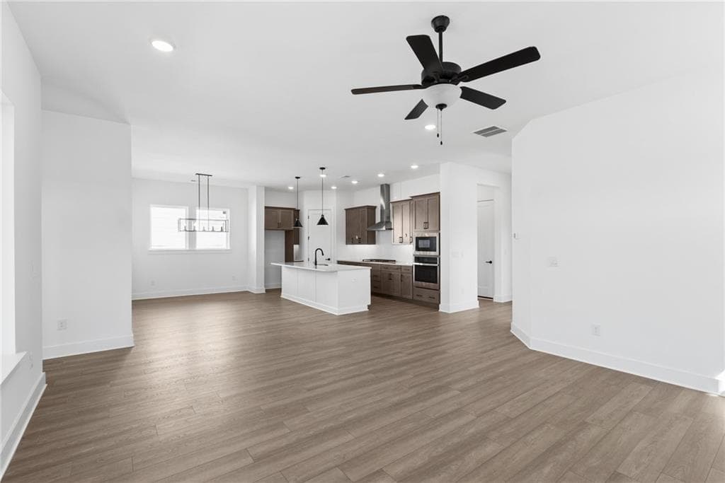 2 bedroom, 2 bathroom, 1,915 sq ft single family residence for sale at 1331 Autumn Lake Drive, Gainesville, GA 30504 — photo 6