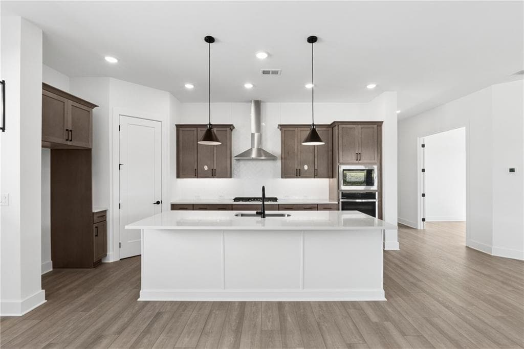 2 bedroom, 2 bathroom, 1,915 sq ft single family residence for sale at 1331 Autumn Lake Drive, Gainesville, GA 30504 — photo 7