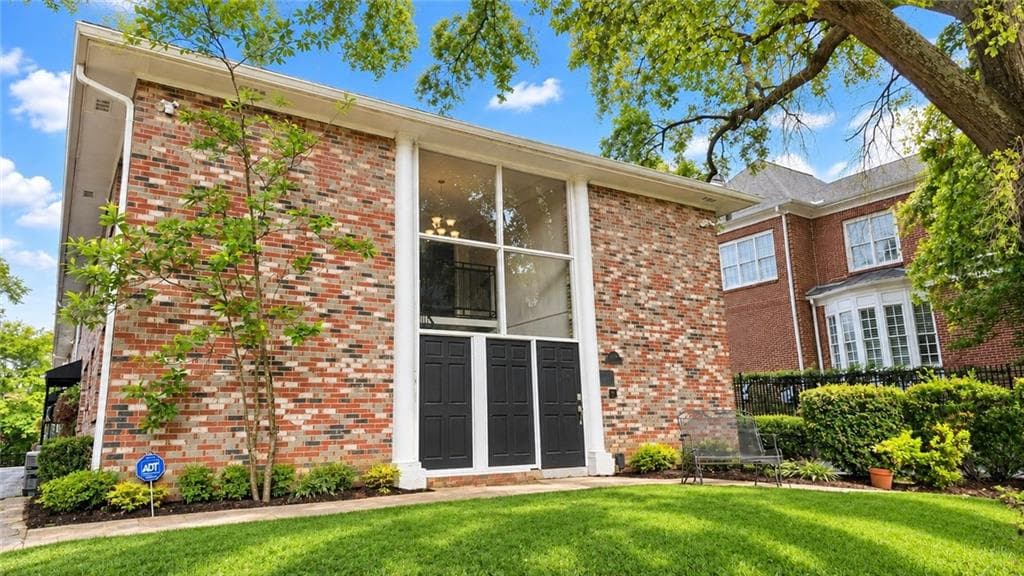 2 bedroom, 1 bathroom, 904 sq ft condominium for rent at 3668 Kingsboro Road 5, Atlanta, GA 30319 for $1,580 a month — photo 1 of 22