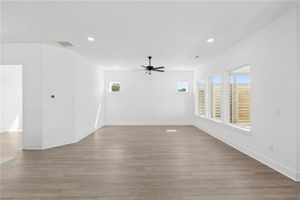 2 bedroom, 2 bathroom, 1,915 sq ft single family residence for sale at 1331 Autumn Lake Drive, Gainesville, GA 30504 — photo 9