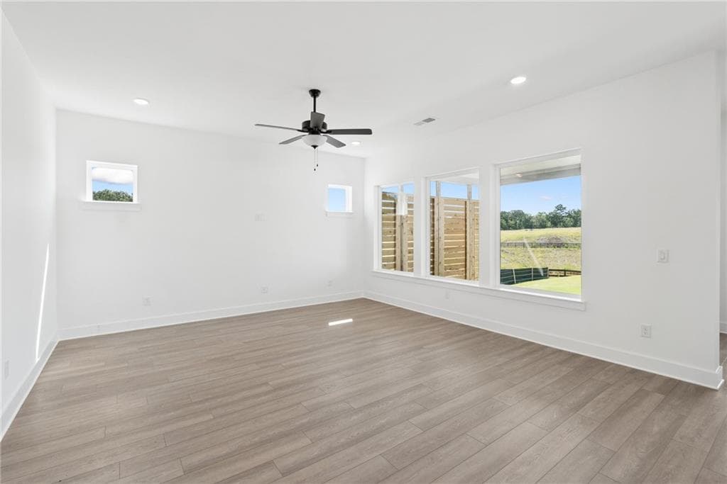 2 bedroom, 2 bathroom, 1,915 sq ft single family residence for sale at 1331 Autumn Lake Drive, Gainesville, GA 30504 — photo 10