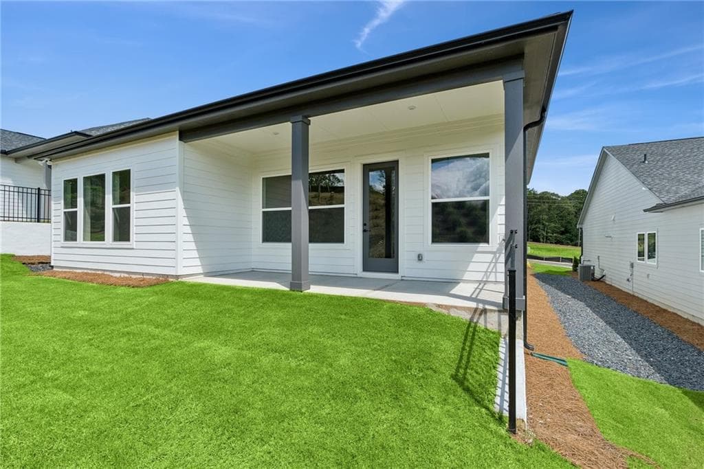 3 bedroom, 3 bathroom, 2,289 sq ft single family residence for sale at 1335 Autumn Lake Drive, Gainesville, GA 30504 — photo 2
