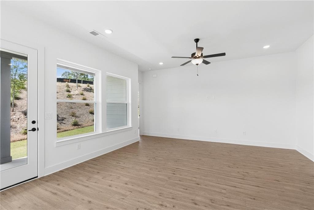 3 bedroom, 3 bathroom, 2,289 sq ft single family residence for sale at 1335 Autumn Lake Drive, Gainesville, GA 30504 — photo 8