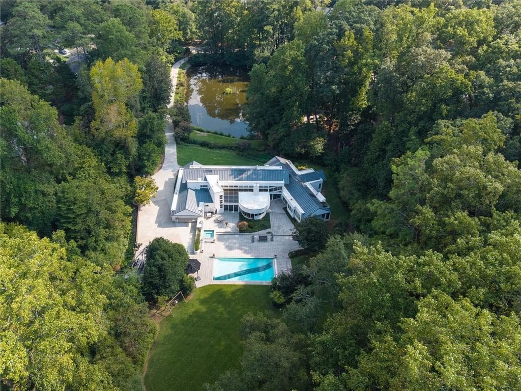 6 bedroom, 5 bathroom, 4,947 sq ft single family residence for sale at 500 Franklin Road, Sandy Springs, GA 30342 — photo 2