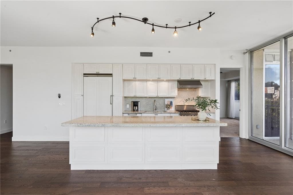 3 bedroom, 3 bathroom, 1,691 sq ft condominium for rent at 1820 Peachtree Street 307, Atlanta, GA 30309 for $4,500 a month — photo 9