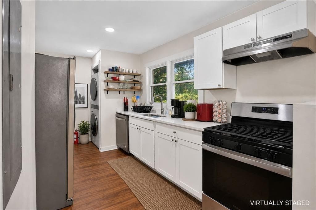 3 bedroom, 2 bathroom, 1,140 sq ft single family residence for sale at 221 Napoleon Drive, Atlanta, GA 30314 — photo 6