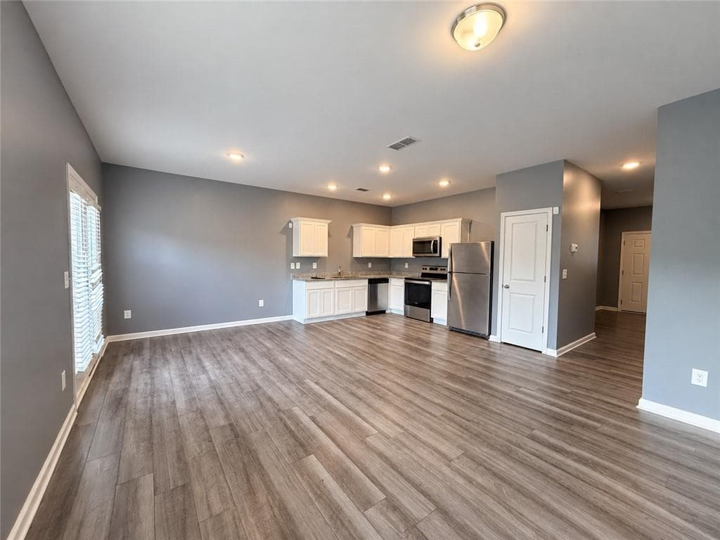3 bedroom, 3 bathroom, 1,488 sq ft townhouse for sale at 152 Swindon Drive, Mcdonough, GA 30253 — photo 6