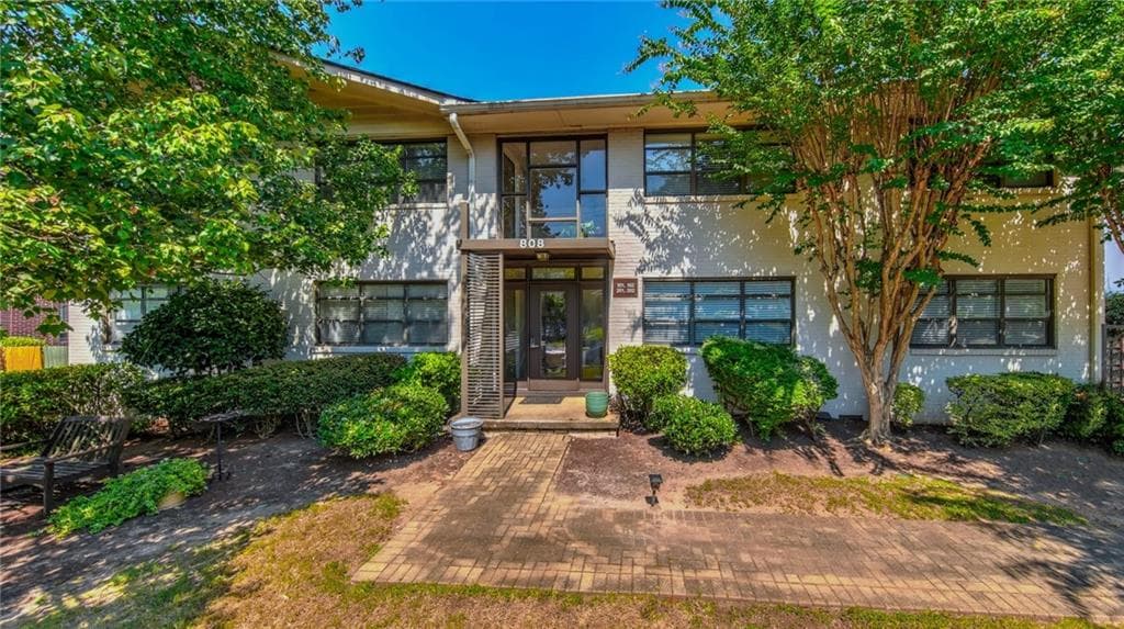 2 bedroom, 1 bathroom, 761 sq ft condominium for sale at 808 Greenwood Avenue 101, Atlanta, GA 30306 — photo 2