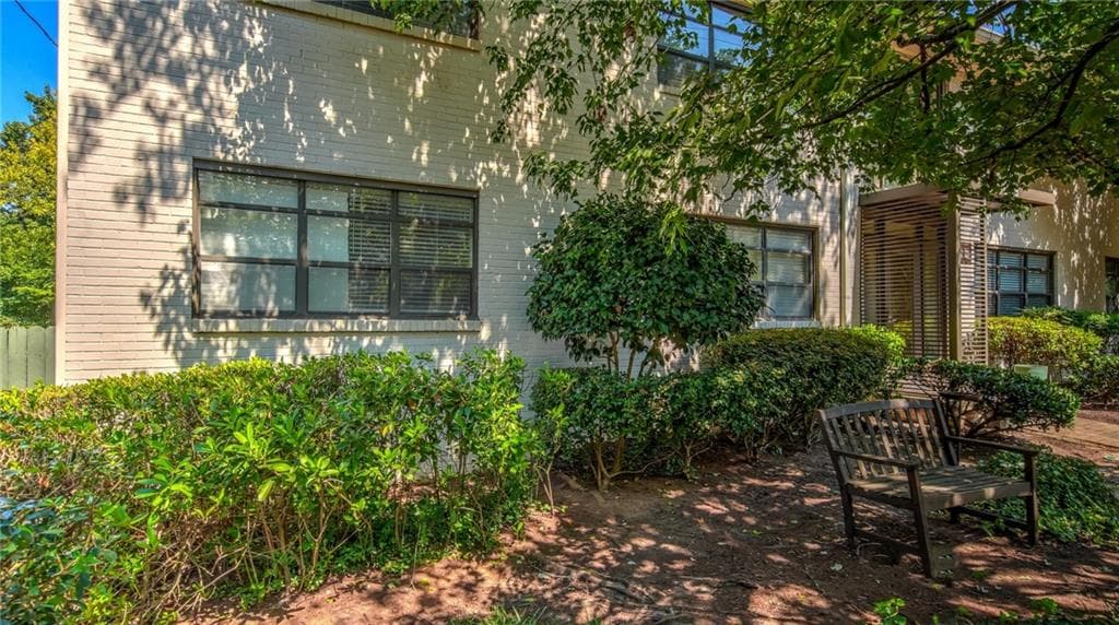 2 bedroom, 1 bathroom, 761 sq ft condominium for sale at 808 Greenwood Avenue 101, Atlanta, GA 30306 — photo 6