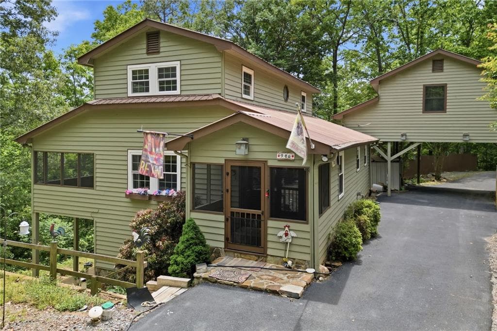 5 bedroom, 4 bathroom, 2,340 sq ft single family residence for rent at 946 Laurel Circle, Blue Ridge, GA 30513 for $2,995 a month