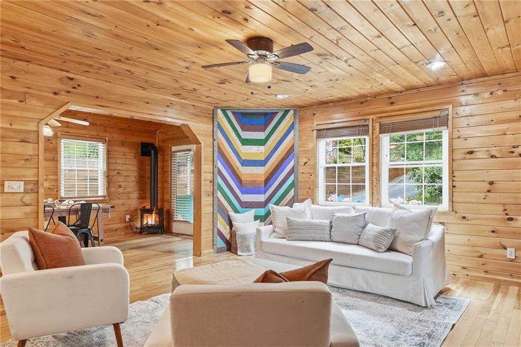 5 bedroom, 4 bathroom, 2,340 sq ft single family residence for rent at 946 Laurel Circle, Blue Ridge, GA 30513 for $3,100 a month — photo 5