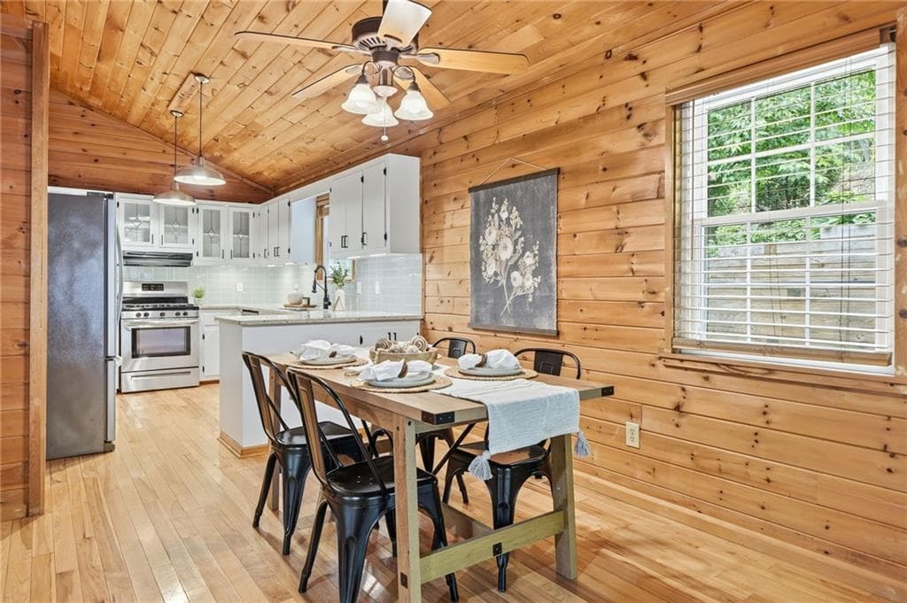 5 bedroom, 4 bathroom, 2,340 sq ft single family residence for rent at 946 Laurel Circle, Blue Ridge, GA 30513 for $3,100 a month — photo 6