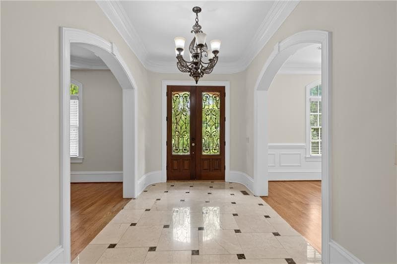 4 bedroom, 5 bathroom, 4,412 sq ft single family residence under contract at 3880 Stratford Walk Circle, Atlanta, GA 30342 — photo 3