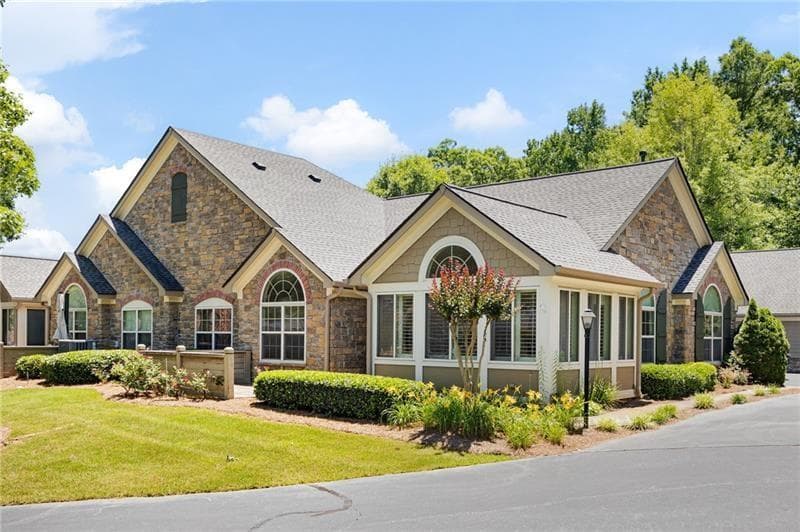 2 bedroom, 2 bathroom, 1,712 sq ft condominium for sale at 5276 Stone Village Circle 8, Kennesaw, GA 30152