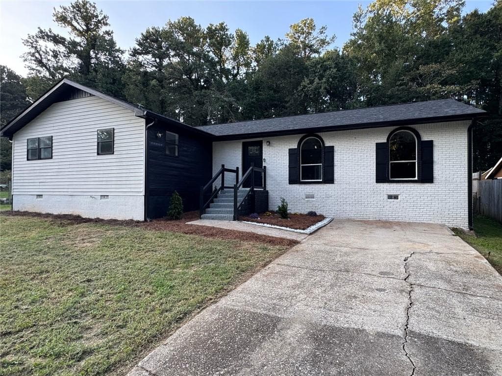 3 bedroom, 2 bathroom, 1,840 sq ft single family residence under contract at 96 Sedgefield Drive, Jonesboro, GA 30236