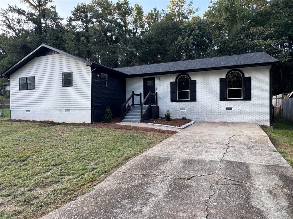 3 bedroom, 2 bathroom, 1,840 sq ft single family residence under contract at 96 Sedgefield Drive, Jonesboro, GA 30236 — photo 2