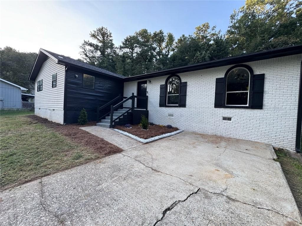 3 bedroom, 2 bathroom, 1,840 sq ft single family residence under contract at 96 Sedgefield Drive, Jonesboro, GA 30236 — photo 3