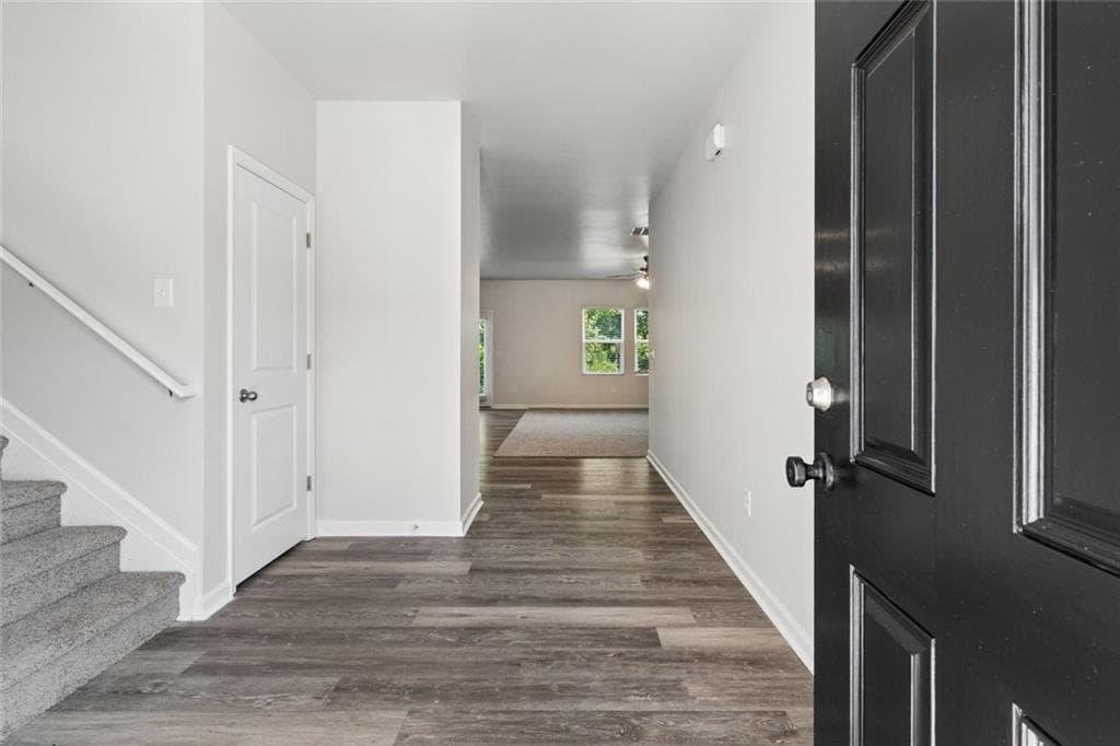 5 bedroom, 3 bathroom, 2,792 sq ft single family residence for sale at 10 Easy Goer Court, Cartersville, GA 30120 — photo 4