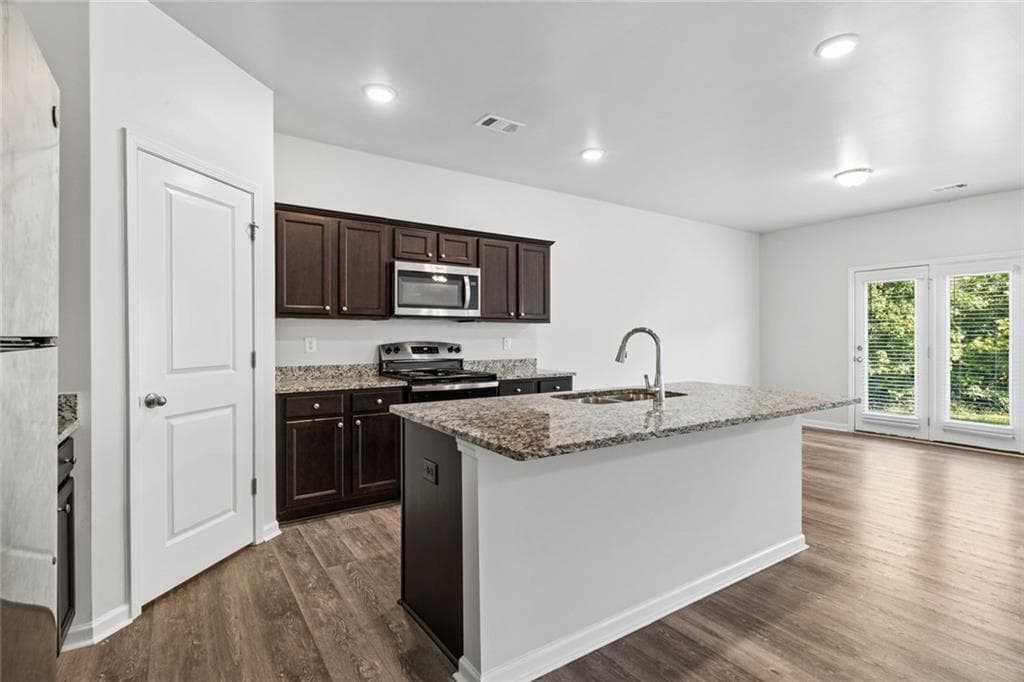 5 bedroom, 3 bathroom, 2,792 sq ft single family residence for sale at 10 Easy Goer Court, Cartersville, GA 30120 — photo 7