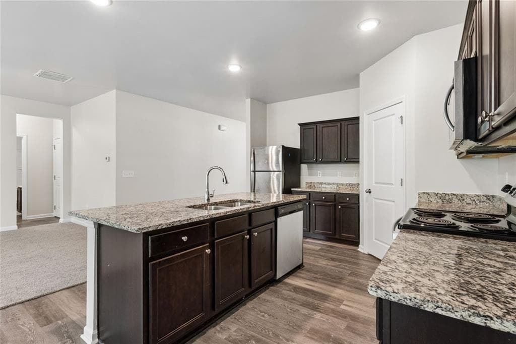5 bedroom, 3 bathroom, 2,792 sq ft single family residence for sale at 10 Easy Goer Court, Cartersville, GA 30120 — photo 8