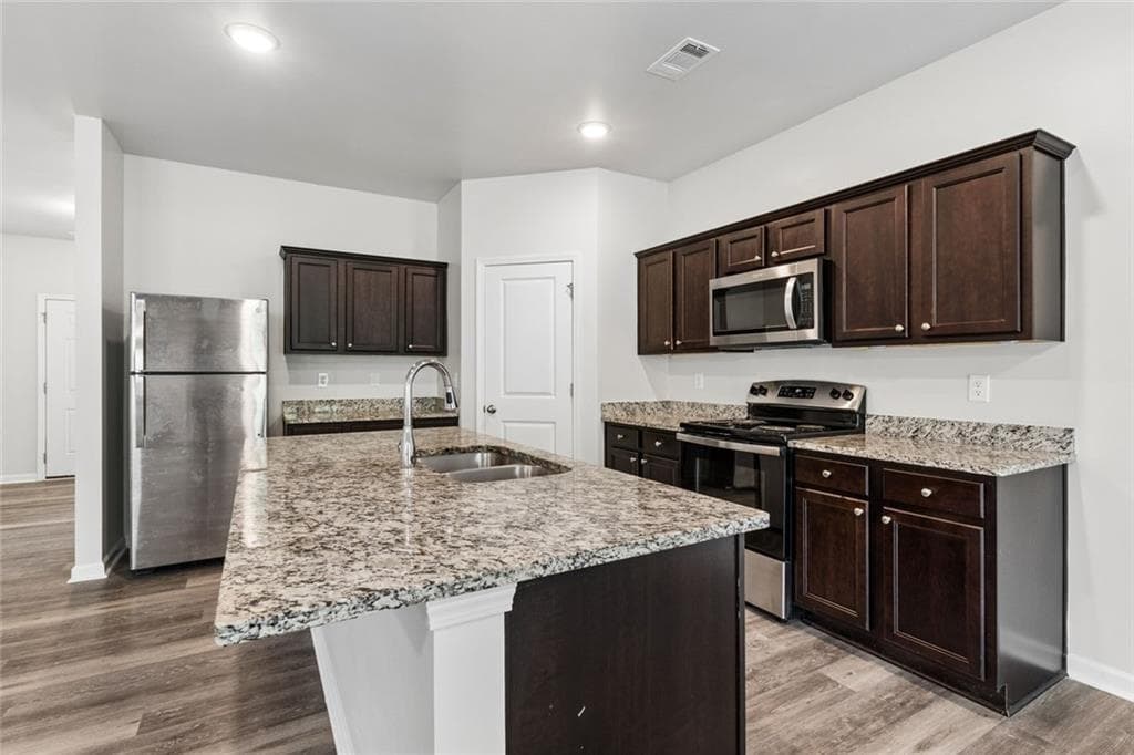 5 bedroom, 3 bathroom, 2,792 sq ft single family residence for sale at 10 Easy Goer Court, Cartersville, GA 30120 — photo 9