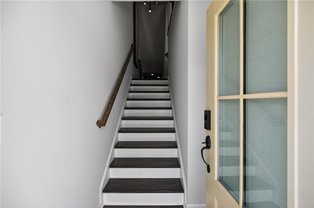 4 bedroom, 4 bathroom, 2,425 sq ft townhouse for rent at 1445 Creekside Circle, Atlanta, GA 30318 for $4,800 a month — photo 3