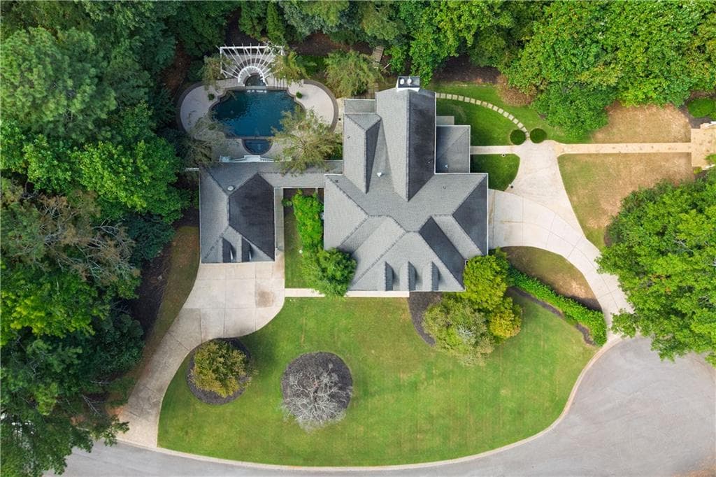 6 bedroom, 7 bathroom, 7,521 sq ft single family residence for sale at 1813 Wynthrop Manor Drive, Marietta, GA 30064 — photo 3
