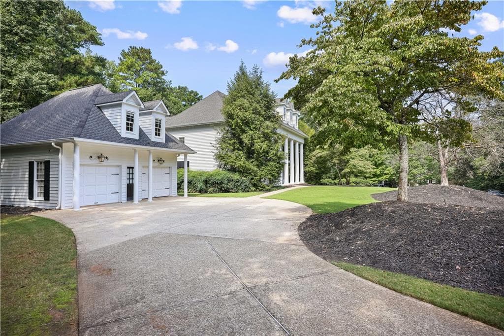 6 bedroom, 7 bathroom, 7,521 sq ft single family residence for sale at 1813 Wynthrop Manor Drive, Marietta, GA 30064 — photo 6