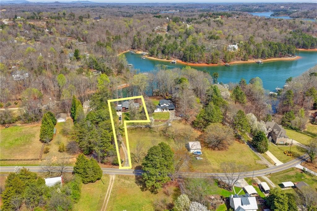 3 bedroom, 3 bathroom, 2,500 sq ft single family residence for sale at 3081 Simpson Park Road, Gainesville, GA 30506 — photo 4