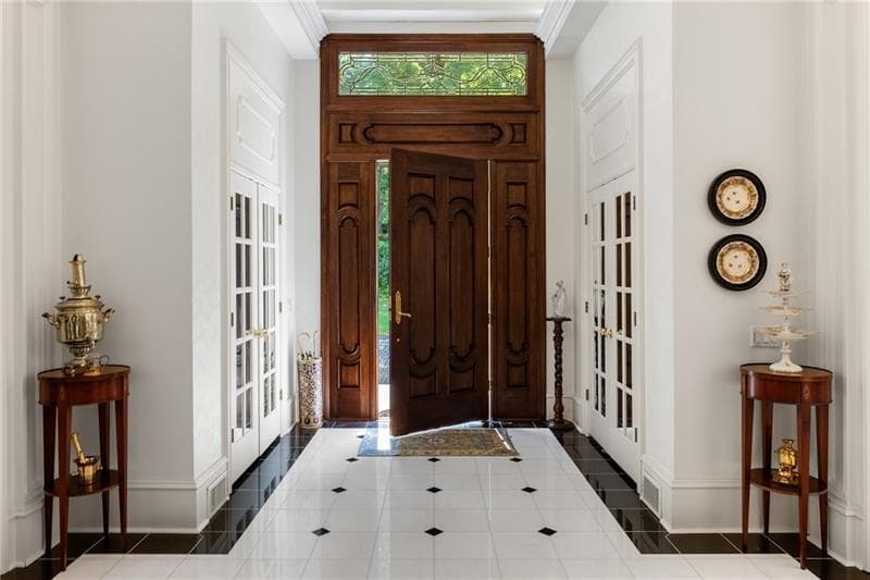 7 bedroom, 8 bathroom, 8,918 sq ft single family residence for sale at 4430 Mount Paran Parkway, Atlanta, GA 30327 — photo 3