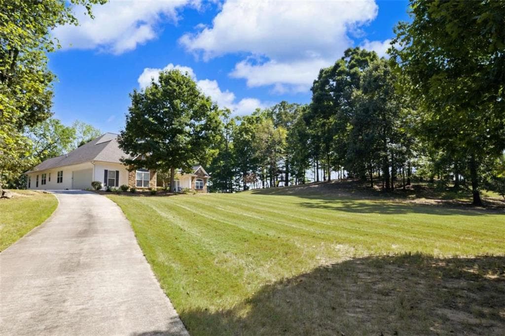 5 bedroom, 3 bathroom, 6,332 sq ft single family residence for sale at 553 Bud Davis Road, Newnan, GA 30263 — photo 3