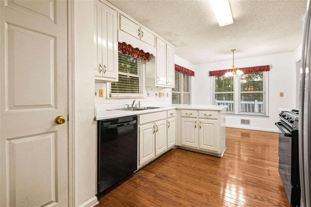 4 bedroom, 3 bathroom, 2,442 sq ft single family residence under contract at 215 Somerset Drive, Covington, GA 30016 — photo 8