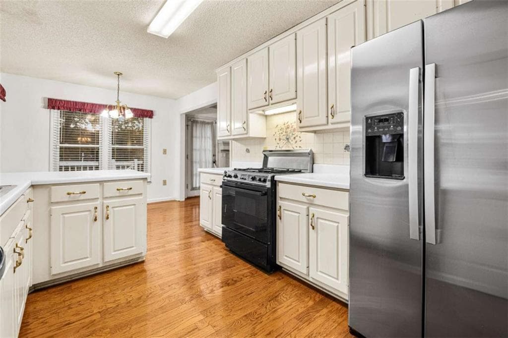 4 bedroom, 3 bathroom, 2,442 sq ft single family residence under contract at 215 Somerset Drive, Covington, GA 30016 — photo 9