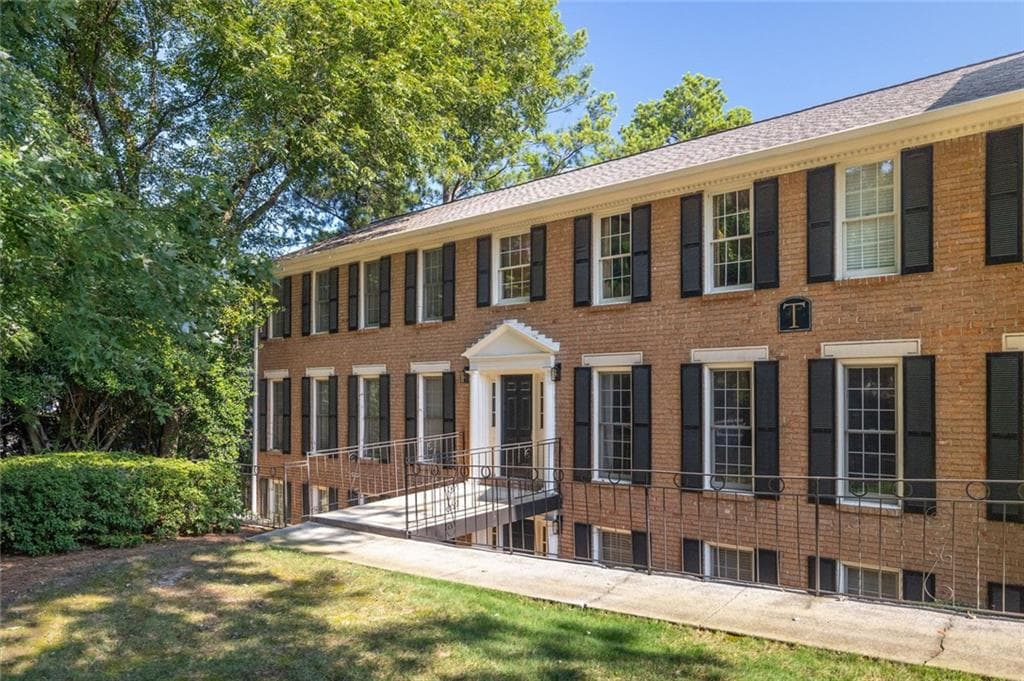 1 bedroom, 1 bathroom, 800 sq ft condominium for rent at 1101 NW Collier Road T5, Atlanta, GA 30318 for $1,800 a month — photo 1 of 17