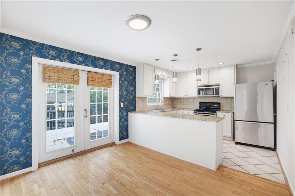 1 bedroom, 1 bathroom, 800 sq ft condominium for rent at 1101 NW Collier Road T5, Atlanta, GA 30318 for $1,800 a month — photo 2