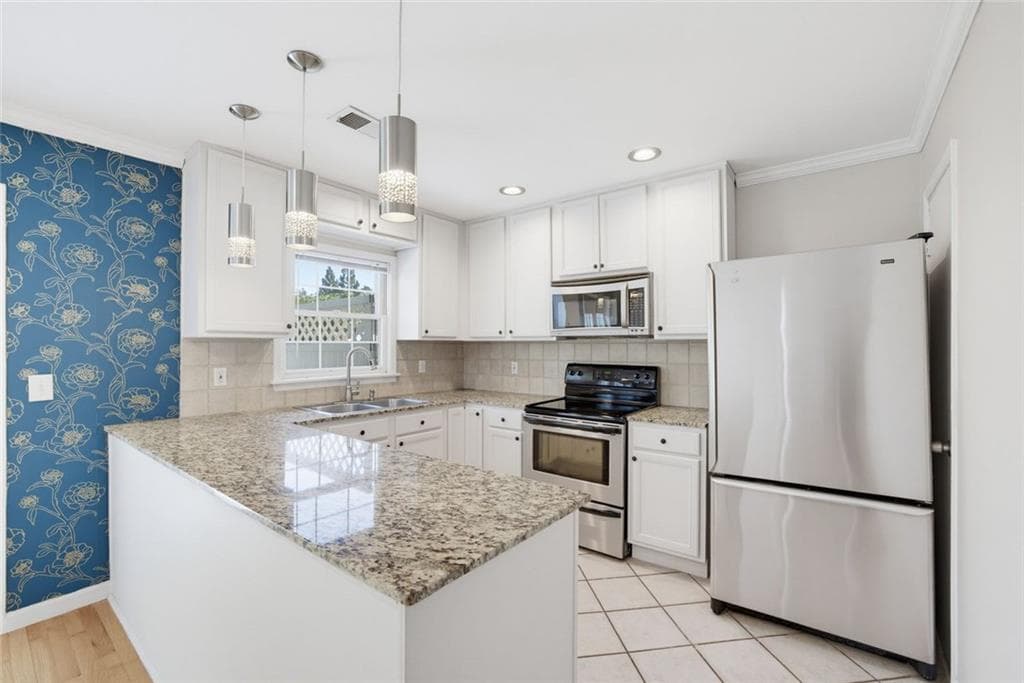 1 bedroom, 1 bathroom, 800 sq ft condominium for rent at 1101 NW Collier Road T5, Atlanta, GA 30318 for $1,800 a month — photo 3