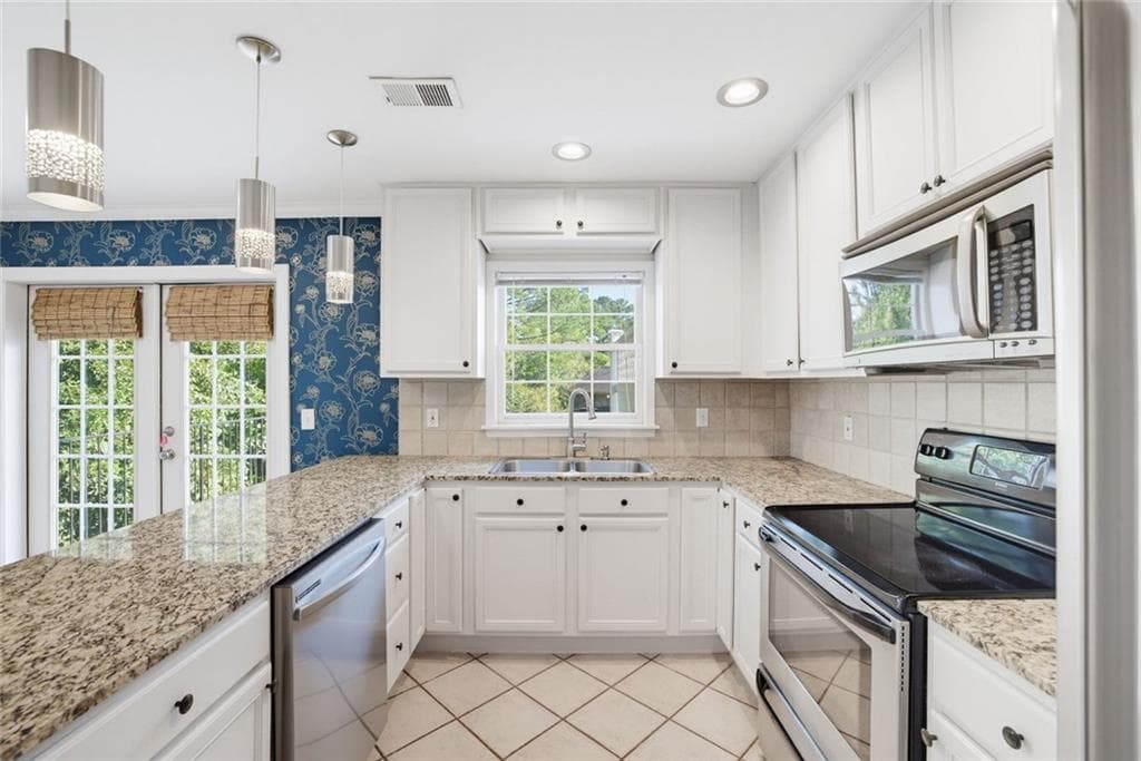 1 bedroom, 1 bathroom, 800 sq ft condominium for rent at 1101 NW Collier Road T5, Atlanta, GA 30318 for $1,800 a month — photo 4