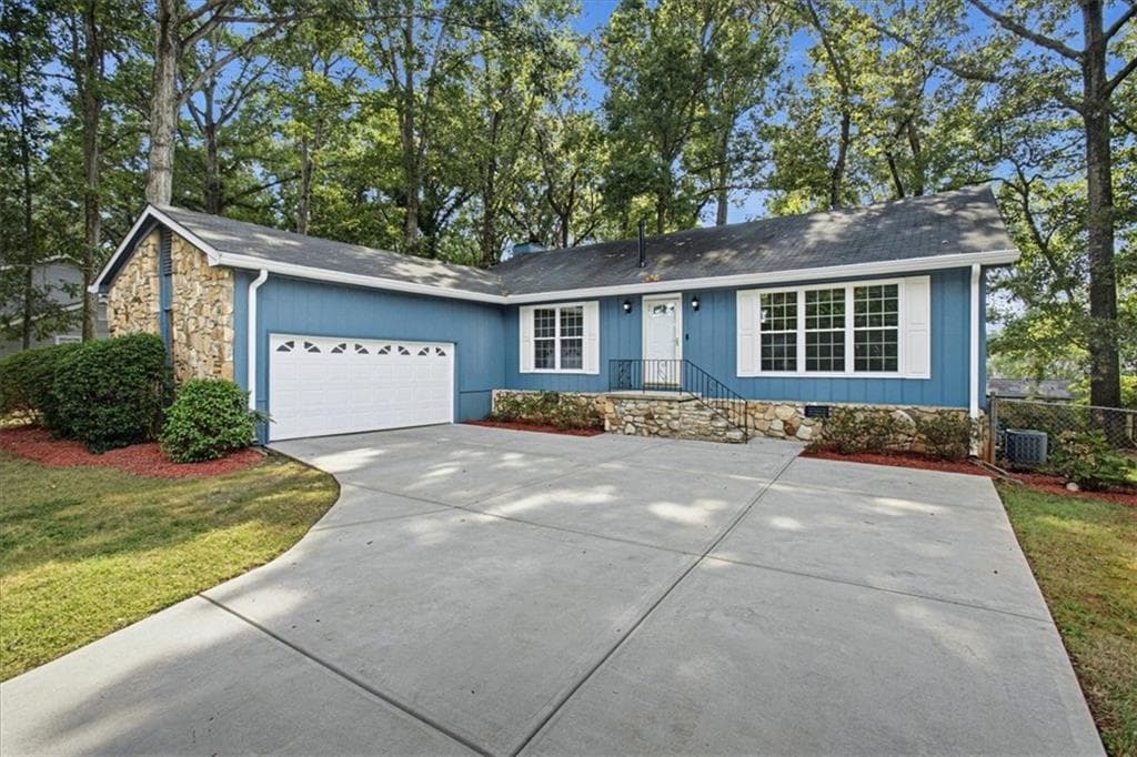 4 bedroom, 3 bathroom, 2,331 sq ft single family residence under contract at 223 Shiloh Run, Kennesaw, GA 30144 — photo 2