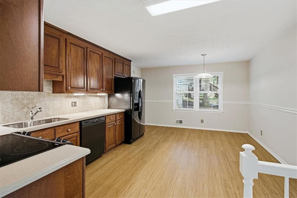 4 bedroom, 3 bathroom, 2,331 sq ft single family residence under contract at 223 Shiloh Run, Kennesaw, GA 30144 — photo 7