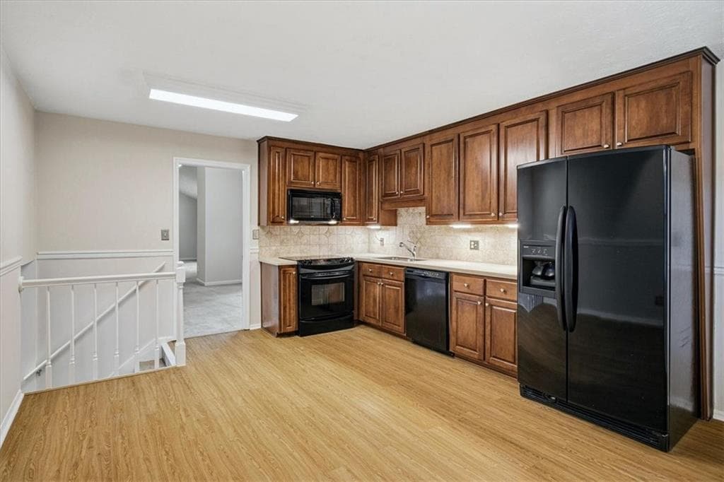 4 bedroom, 3 bathroom, 2,331 sq ft single family residence under contract at 223 Shiloh Run, Kennesaw, GA 30144 — photo 8