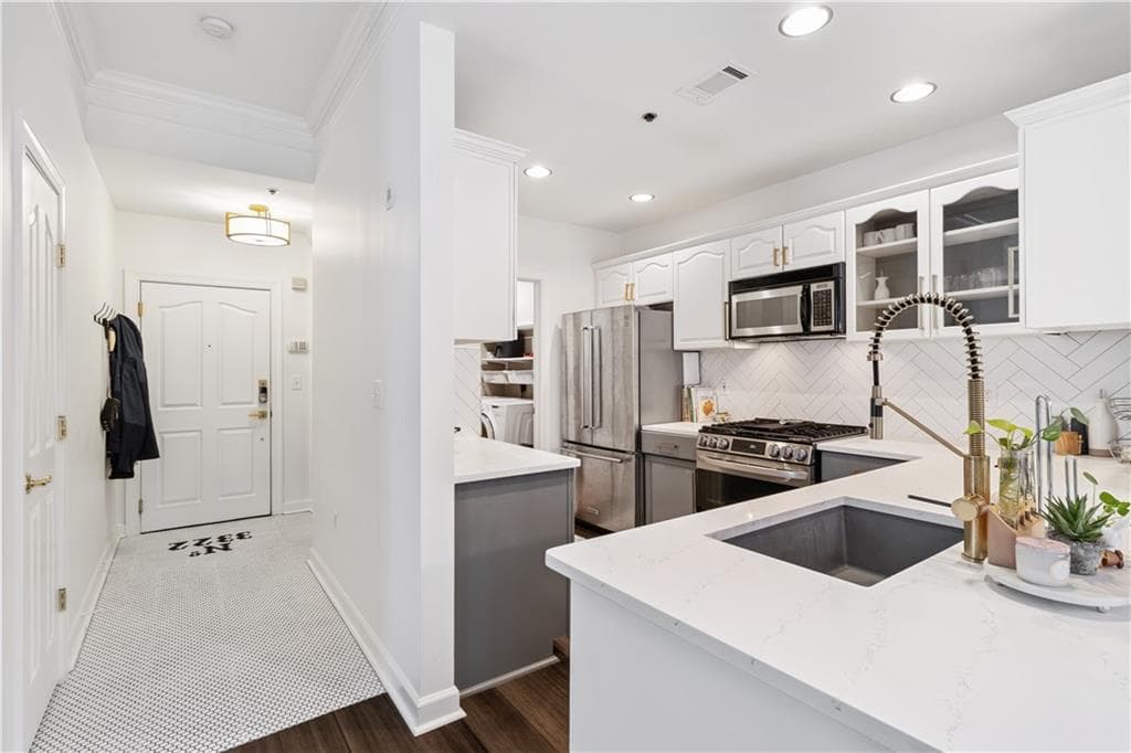 2 bedroom, 3 bathroom, 1,758 sq ft condominium for rent at 850 Piedmont Avenue 3322, Atlanta, GA 30308 for $3,500 a month — photo 3