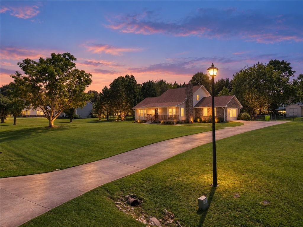 3 bedroom, 3 bathroom, 2,415 sq ft single family residence for sale at 105 Overlook Drive, Mcdonough, GA 30252