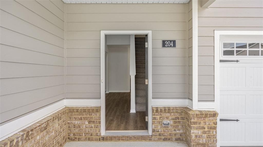 4 bedroom, 3 bathroom, 2,724 sq ft single family residence under contract at 204 Friendship Oak Way, Hampton, GA 30228 — photo 2