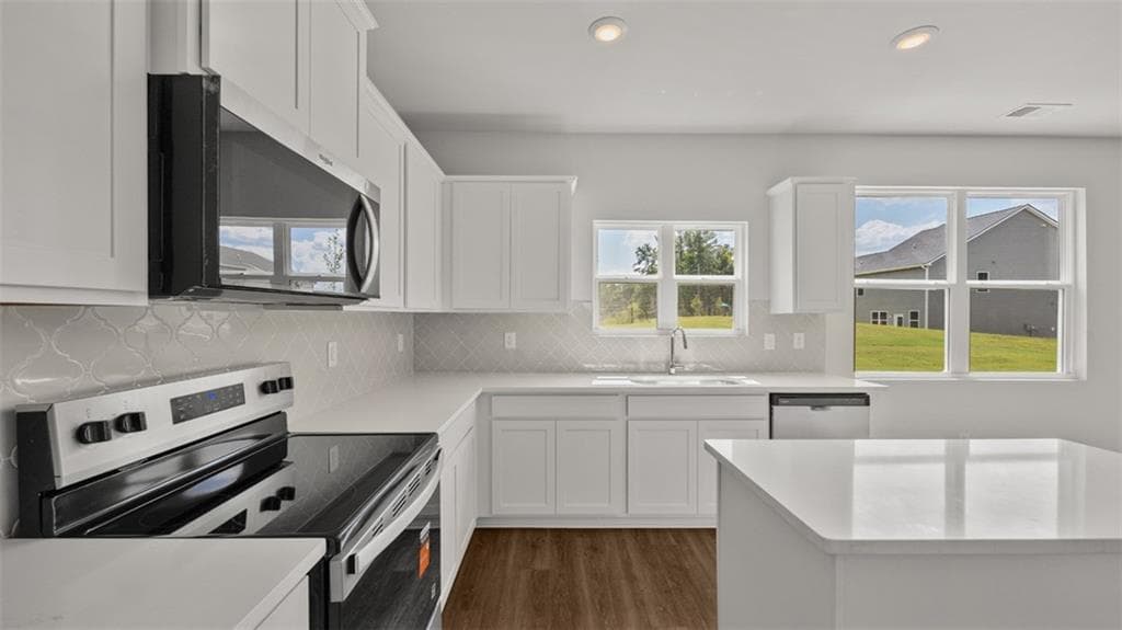 4 bedroom, 3 bathroom, 2,724 sq ft single family residence under contract at 204 Friendship Oak Way, Hampton, GA 30228 — photo 8