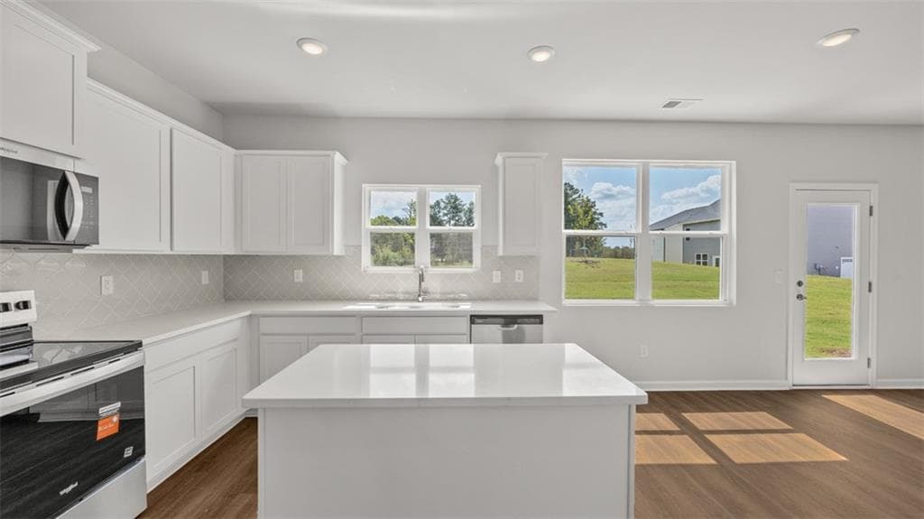 4 bedroom, 3 bathroom, 2,724 sq ft single family residence under contract at 204 Friendship Oak Way, Hampton, GA 30228 — photo 9
