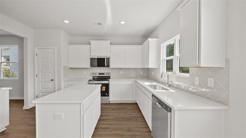 4 bedroom, 3 bathroom, 2,724 sq ft single family residence under contract at 204 Friendship Oak Way, Hampton, GA 30228 — photo 10