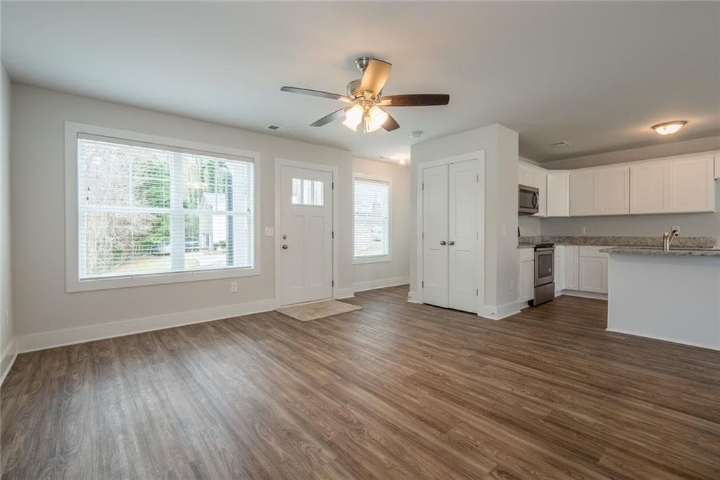 2 bedroom, 3 bathroom, 1,264 sq ft single family residence for sale at 5730 Pebblebrook Trail, Gainesville, GA 30506 — photo 4